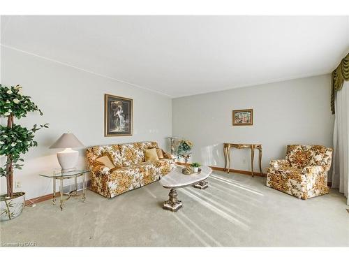 1235 Barton Street, Stoney Creek, ON - Indoor Photo Showing Living Room