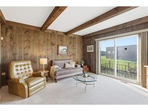 1235 Barton Street, Stoney Creek, ON - Indoor Photo Showing Living Room