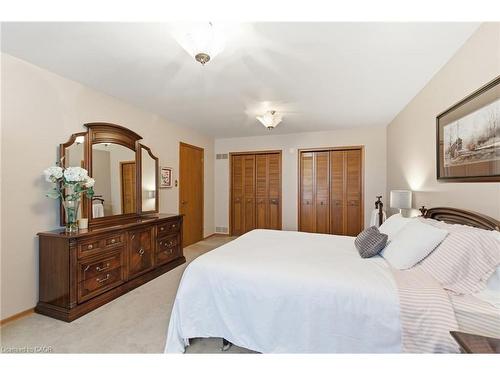 1235 Barton Street, Stoney Creek, ON - Indoor Photo Showing Bedroom