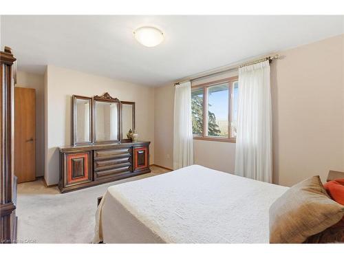 1235 Barton Street, Stoney Creek, ON - Indoor Photo Showing Bedroom