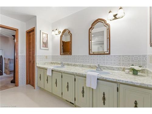 1235 Barton Street, Stoney Creek, ON - Indoor Photo Showing Bathroom