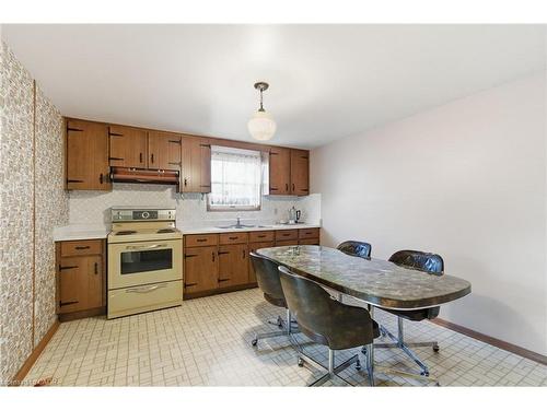 1235 Barton Street, Stoney Creek, ON - Indoor Photo Showing Kitchen