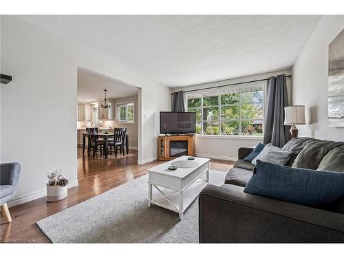 5 Picadilly Place, Guelph, ON - Indoor Photo Showing Living Room