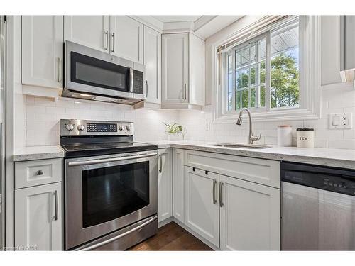 5 Picadilly Place, Guelph, ON - Indoor Photo Showing Kitchen With Stainless Steel Kitchen With Upgraded Kitchen