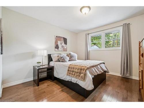 5 Picadilly Place, Guelph, ON - Indoor Photo Showing Bedroom