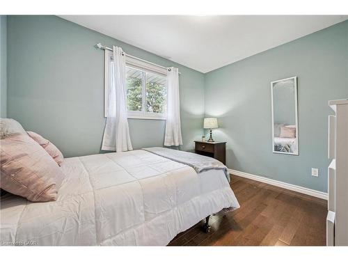5 Picadilly Place, Guelph, ON - Indoor Photo Showing Bedroom