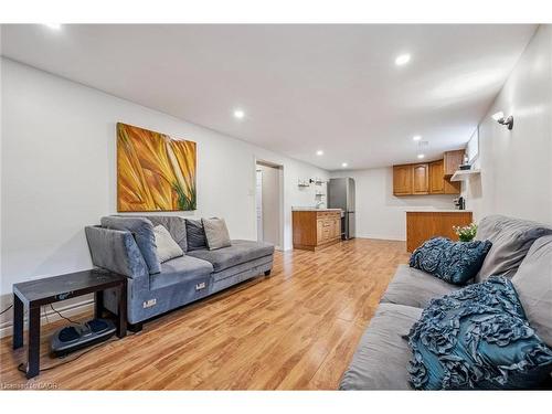 5 Picadilly Place, Guelph, ON - Indoor Photo Showing Living Room