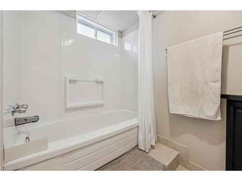 5 Picadilly Place, Guelph, ON - Indoor Photo Showing Bathroom