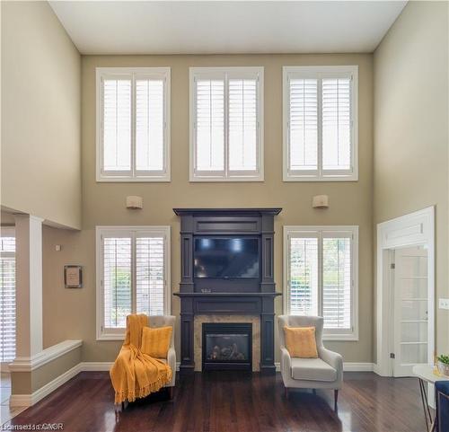 76 Blossomfield Crescent, Cambridge, ON - Indoor Photo Showing Living Room With Fireplace