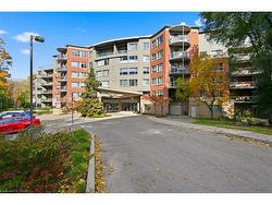 207-77 Governors Road  Dundas, ON L9H 7N8