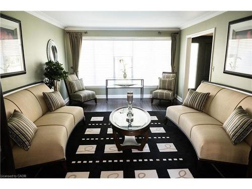 4194 Corrine Court, Burlington, ON - Indoor Photo Showing Living Room