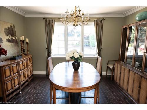 4194 Corrine Court, Burlington, ON - Indoor Photo Showing Dining Room