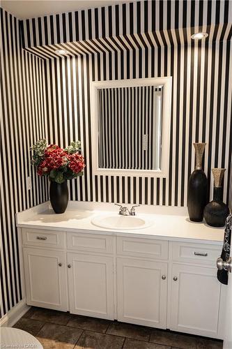 4194 Corrine Court, Burlington, ON - Indoor