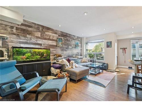 27 Pettit Street, Stoney Creek, ON - Indoor Photo Showing Living Room