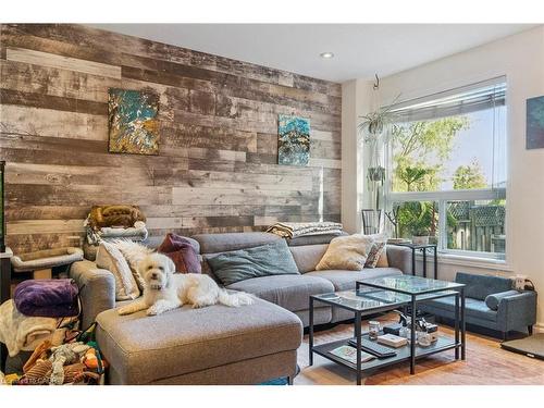 27 Pettit Street, Stoney Creek, ON - Indoor Photo Showing Living Room