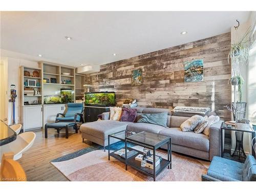 27 Pettit Street, Stoney Creek, ON - Indoor Photo Showing Living Room