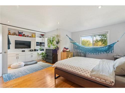27 Pettit Street, Stoney Creek, ON - Indoor Photo Showing Bedroom