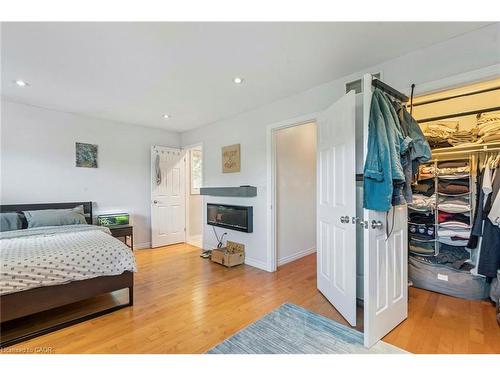 27 Pettit Street, Stoney Creek, ON - Indoor Photo Showing Bedroom