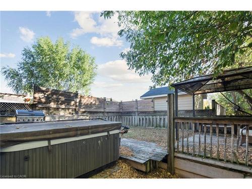 27 Pettit Street, Stoney Creek, ON - Outdoor