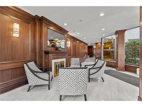 302-1201 North Shore Boulevard E, Burlington, ON - Indoor Photo Showing Other Room