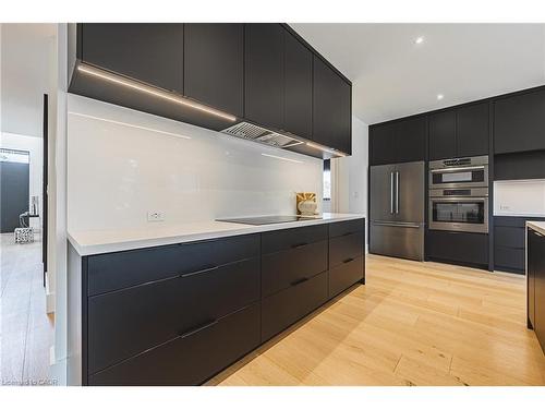 135 Eleanor Avenue, Hamilton, ON - Indoor Photo Showing Kitchen