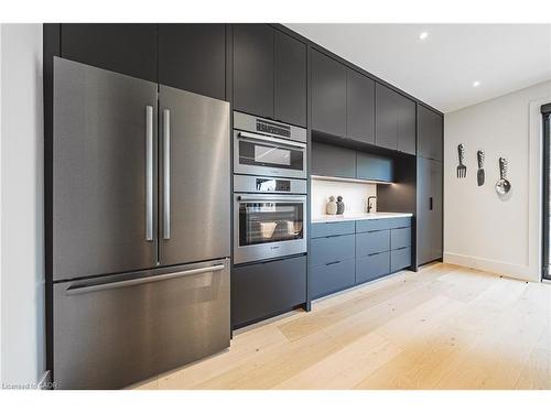 135 Eleanor Avenue, Hamilton, ON - Indoor Photo Showing Kitchen