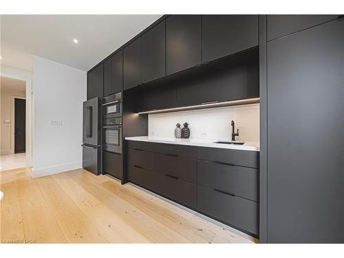 135 Eleanor Avenue, Hamilton, ON - Indoor Photo Showing Kitchen