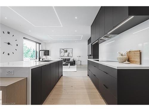135 Eleanor Avenue, Hamilton, ON - Indoor Photo Showing Kitchen