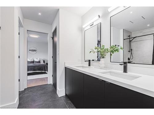 135 Eleanor Avenue, Hamilton, ON - Indoor Photo Showing Bathroom