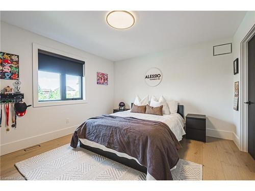 135 Eleanor Avenue, Hamilton, ON - Indoor Photo Showing Bedroom
