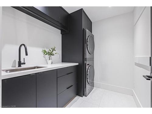 135 Eleanor Avenue, Hamilton, ON - Indoor Photo Showing Laundry Room