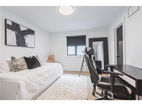 135 Eleanor Avenue, Hamilton, ON - Indoor Photo Showing Bedroom