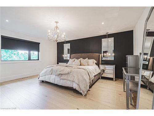 135 Eleanor Avenue, Hamilton, ON - Indoor Photo Showing Bedroom
