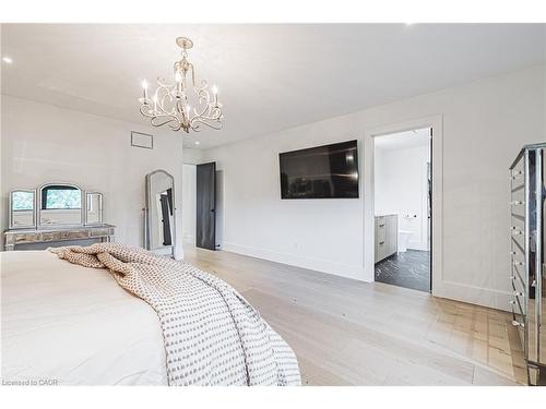 135 Eleanor Avenue, Hamilton, ON - Indoor Photo Showing Bedroom