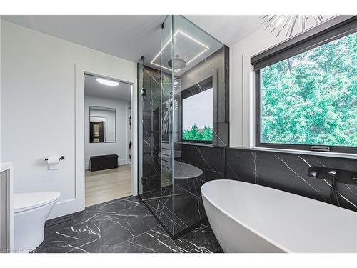 135 Eleanor Avenue, Hamilton, ON - Indoor Photo Showing Bathroom