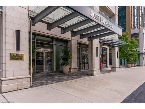 308-2060 Lakeshore Road, Burlington, ON - Outdoor