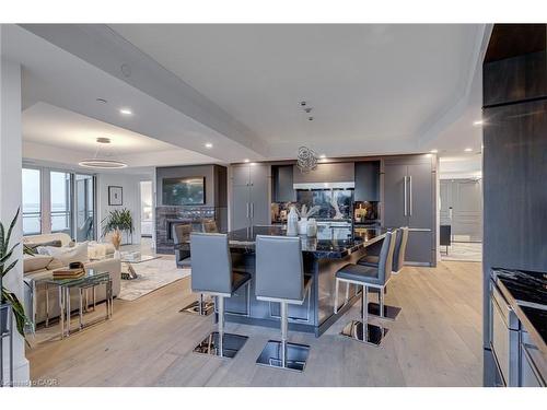 308-2060 Lakeshore Road, Burlington, ON - Indoor