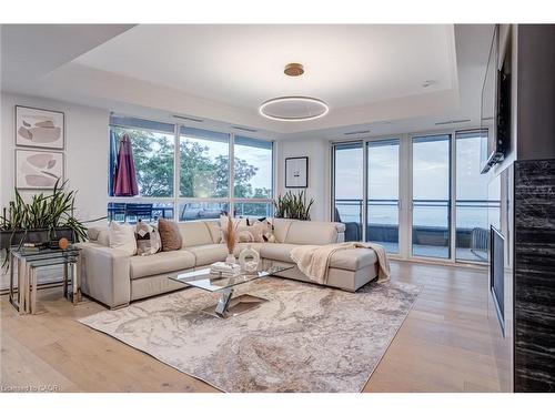 308-2060 Lakeshore Road, Burlington, ON - Indoor Photo Showing Living Room