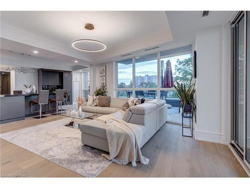 308-2060 Lakeshore Road, Burlington, ON - Indoor Photo Showing Living Room