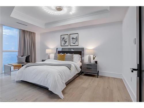 308-2060 Lakeshore Road, Burlington, ON - Indoor Photo Showing Bedroom
