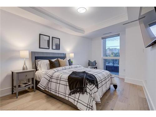 308-2060 Lakeshore Road, Burlington, ON - Indoor Photo Showing Bedroom