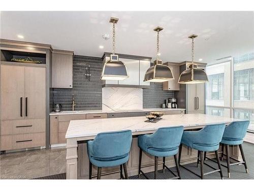 308-2060 Lakeshore Road, Burlington, ON - Indoor