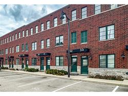 30-290 Barton Street W Hamilton, ON L8R 3P3