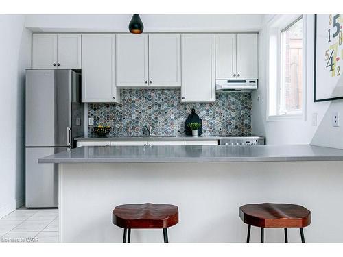 30-290 Barton Street W, Hamilton, ON - Indoor Photo Showing Kitchen