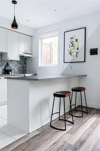 30-290 Barton Street W, Hamilton, ON - Indoor Photo Showing Kitchen