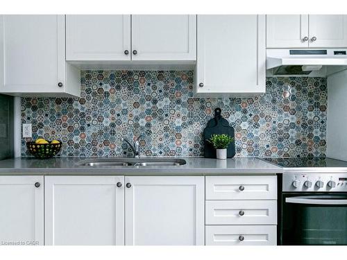 30-290 Barton Street W, Hamilton, ON - Indoor Photo Showing Kitchen With Double Sink