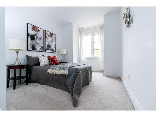 30-290 Barton Street W, Hamilton, ON - Indoor Photo Showing Bedroom