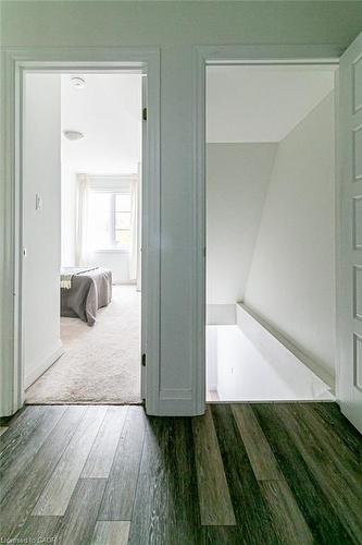 30-290 Barton Street W, Hamilton, ON - Indoor Photo Showing Other Room