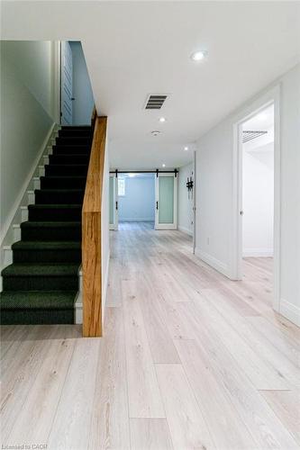 30-290 Barton Street W, Hamilton, ON - Indoor Photo Showing Other Room