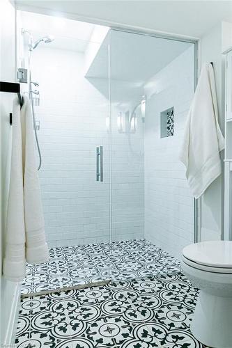 30-290 Barton Street W, Hamilton, ON - Indoor Photo Showing Bathroom